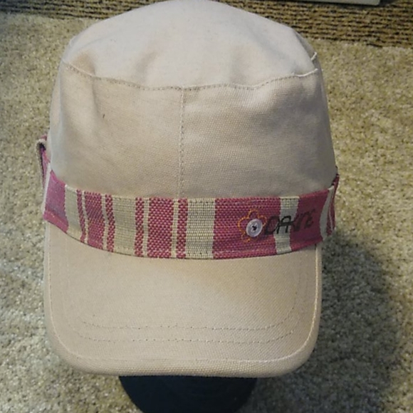 Dakine hat - Picture 1 of 4